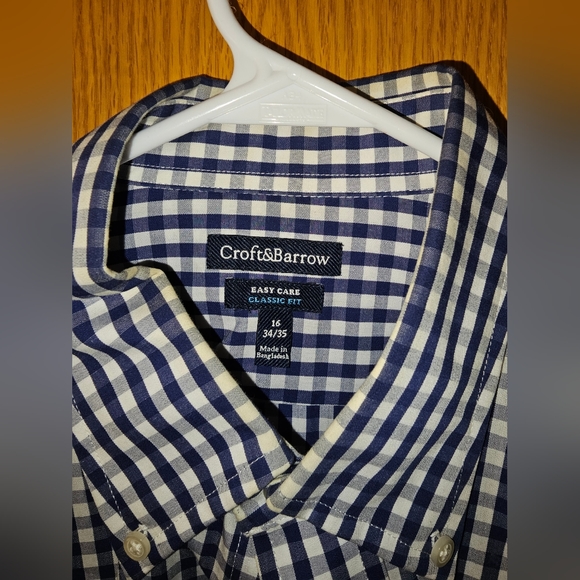 Croft and Barrow Button Down - Picture 2 of 3